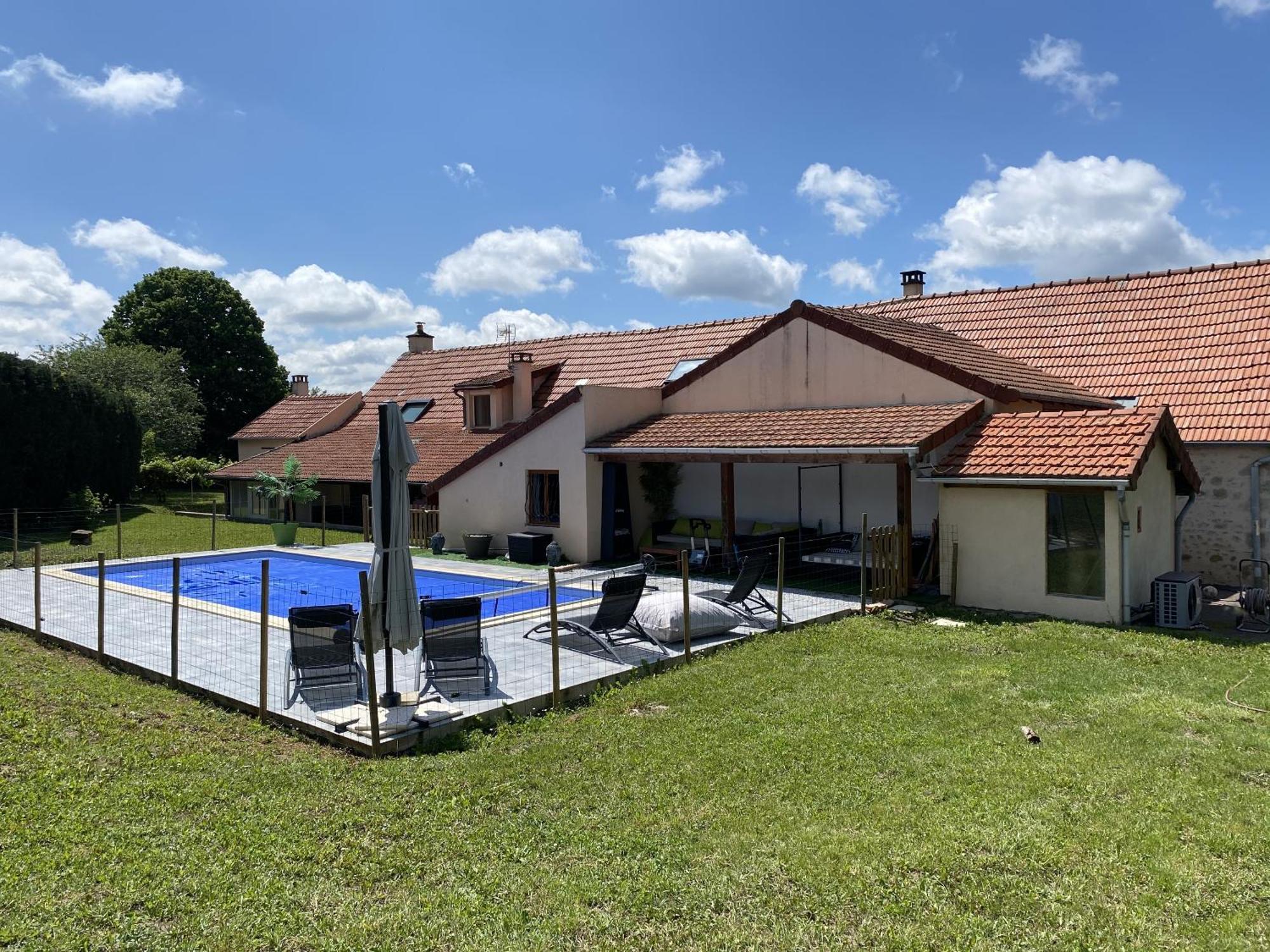 Saint-Germain-des-Fosses Maison Piscine Et Jacuzzi מראה חיצוני תמונה