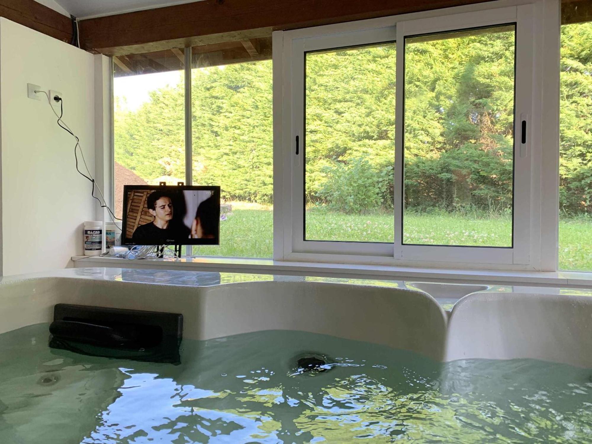 Saint-Germain-des-Fosses Maison Piscine Et Jacuzzi מראה חיצוני תמונה