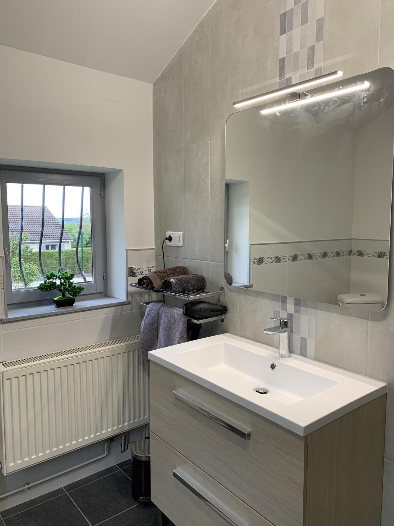 Saint-Germain-des-Fosses Maison Piscine Et Jacuzzi חדר תמונה