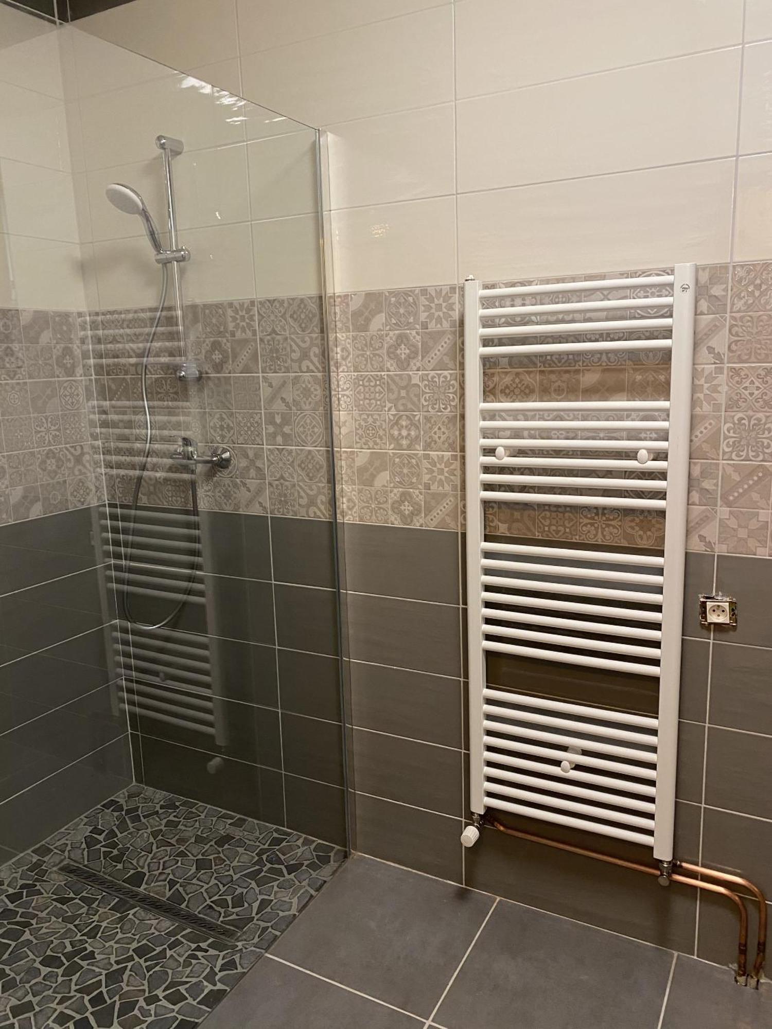 Saint-Germain-des-Fosses Maison Piscine Et Jacuzzi חדר תמונה