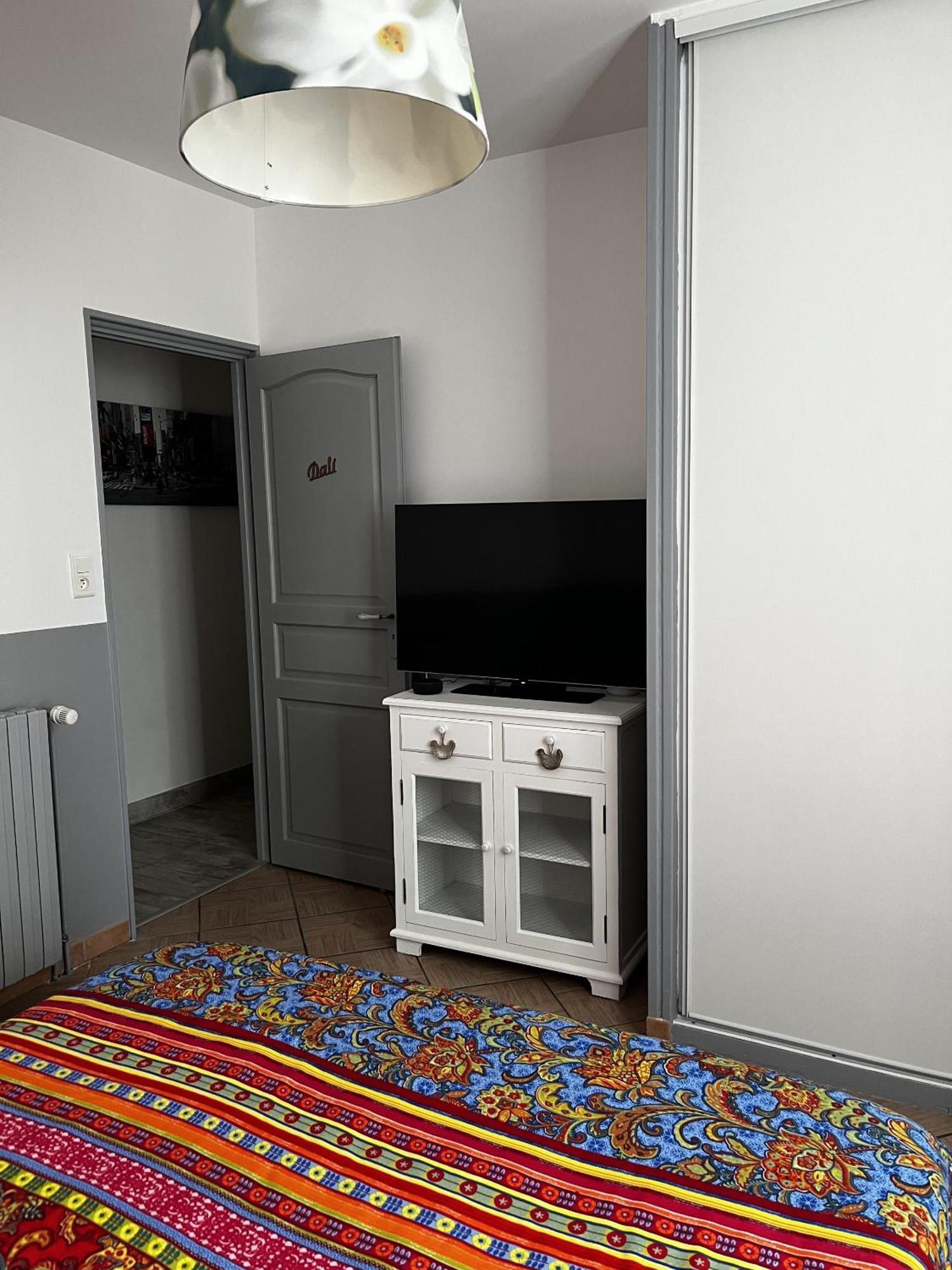 Saint-Germain-des-Fosses Maison Piscine Et Jacuzzi חדר תמונה